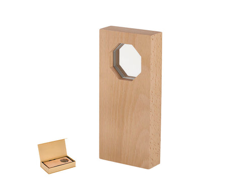 Plaque trophée avec un motif en bois et une plaque en verre octogonale au centre - Taorex Personnalise